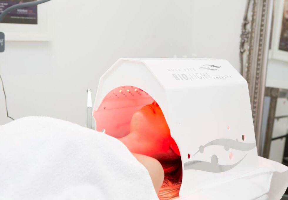 BIO2-Light THERAPY / A UNIQUE BEAUTY EXPERIENCE 